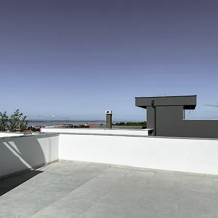 Brand New 2 Bed, 1 Bath