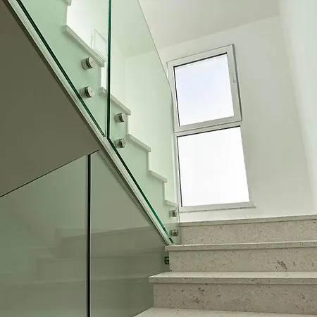 Апартаменты Brand New 2 Bed, 1 Bath *