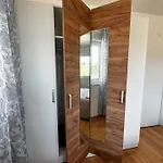 Brand New 2 Bed, 1 Bath 公寓 *