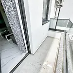 公寓 Brand New 2 Bed, 1 Bath