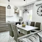 Brand New 2 Bed, 1 Bath Apartment *