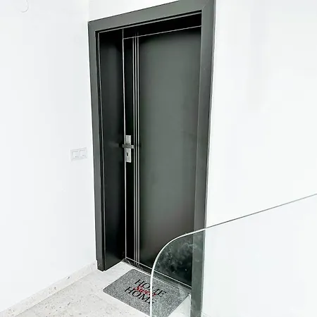 Brand New 2 Bed, 1 Bath Апартаменти *