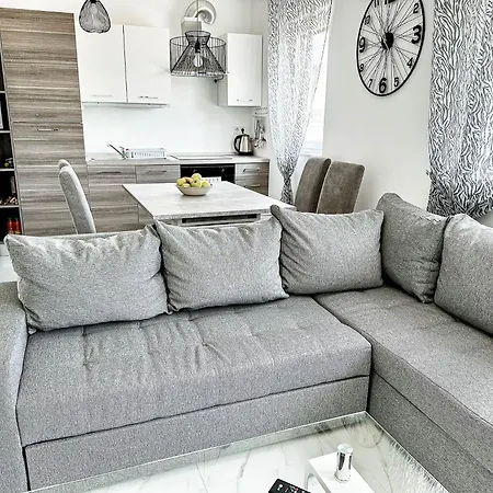 公寓 Brand New 2 Bed, 1 Bath