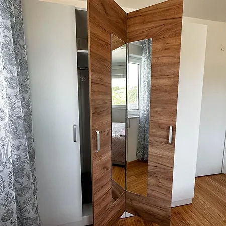 Brand New 2 Bed, 1 Bath 公寓 *