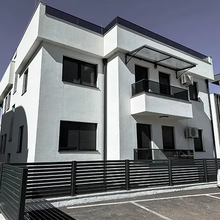 Brand New 2 Bed, 1 Bath 公寓 扎达尔