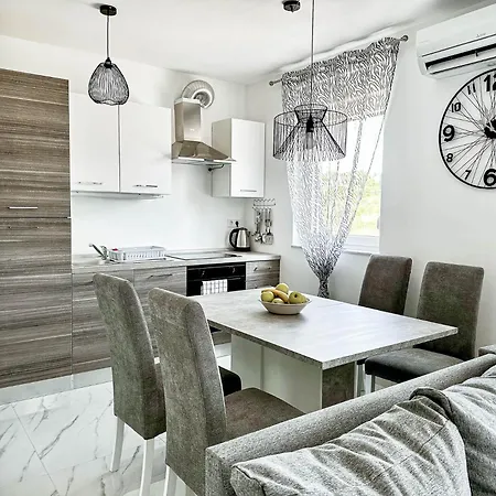 Villa Zadar 2 Bed, 1 Bath Condo Apartament *