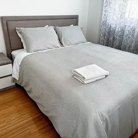 Brand New 2 Bed, 1 Bath 公寓