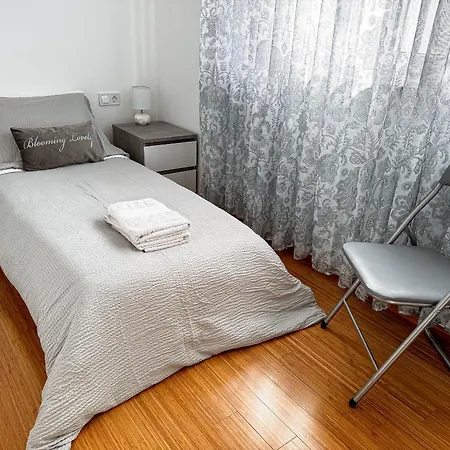 Apartment Brand New 2 Bed, 1 Bath *